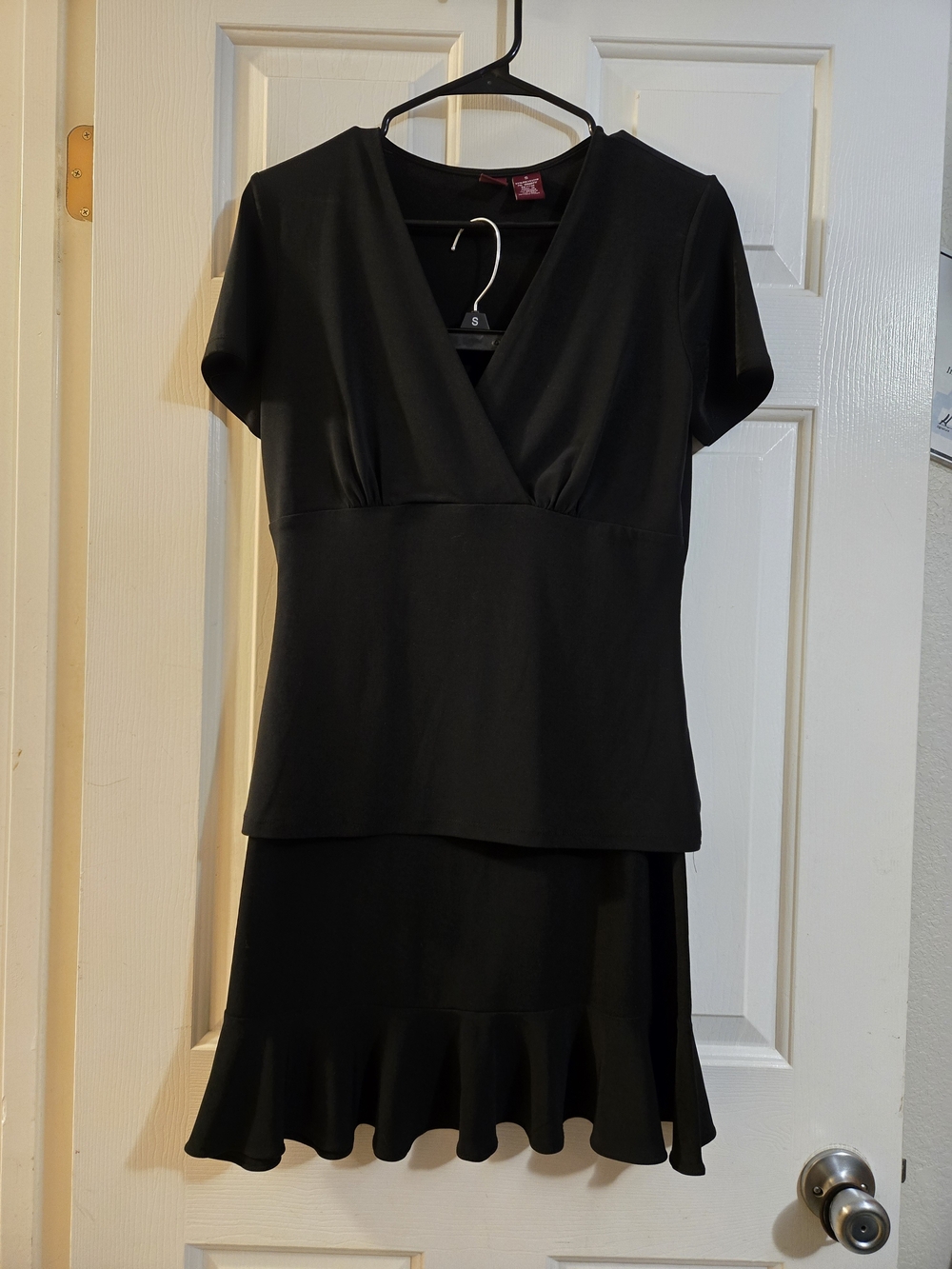 Merona Black V-Neck Short Sleeve Top with ruffled skirt